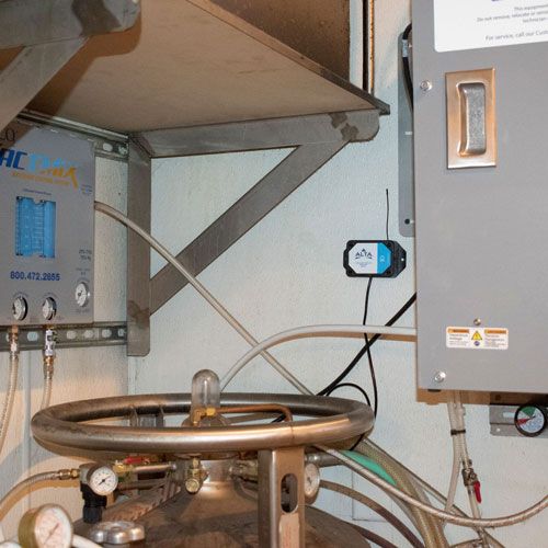 Commercial 300 PSIG pressure meter on C02 lines